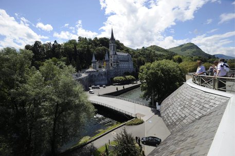 Bomb scare in Lourdes