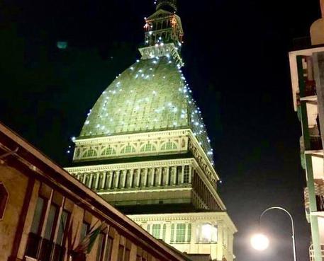 Capodanno: Mole si veste da festa, color 'bollicine' per cincin